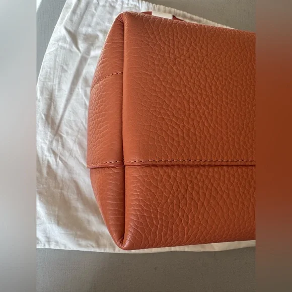 NWOT Cuyana Linea Bag in Terracotta Pebbled Leather - Picture 9 of 17